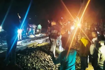 Jharkhand jamtara train accident: पीएम का ट्वीट, 2 की मौत और कई घायल Jharkhand jamtara train accident