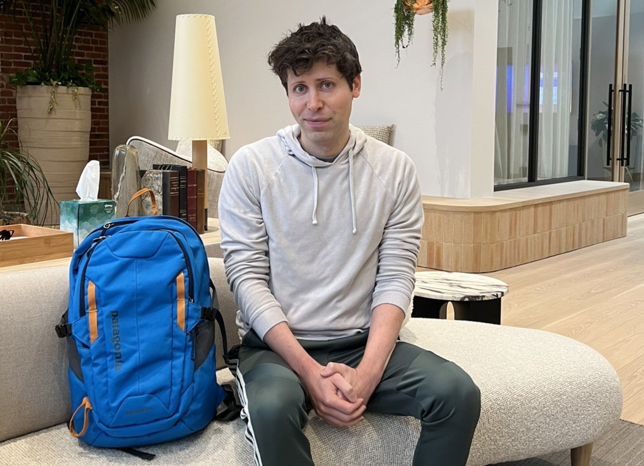 ओपनएआई के सीईओ सैम ऑल्टमैन ने ai चिप्स बनाने के लिए जुटाना चाहते हैं ट्रिलियंस